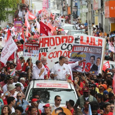 Brasil nasceu aqui e vai renascer aqui na Bahia”, diz Haddad ao lado de Rui, em Feira