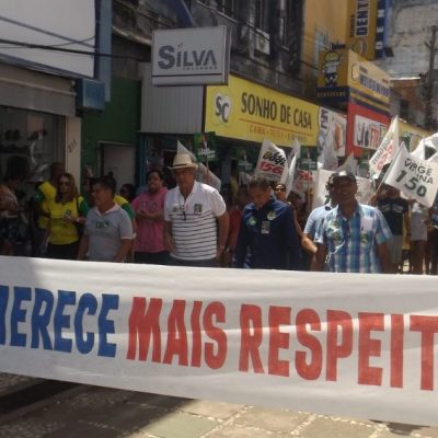 Caminhada de Luiz Uaquim e Jorge Viana arrasta multidão pelo Centro de Ilhéus