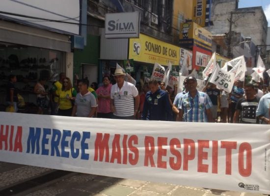 Caminhada de Luiz Uaquim e Jorge Viana arrasta multidão pelo Centro de Ilhéus