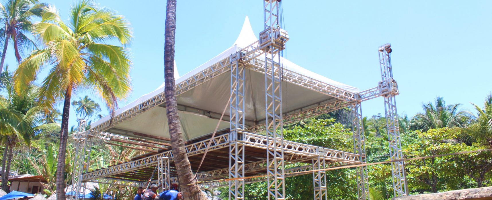 Começa montagem da estrutura do Mundial de Surf em Itacaré