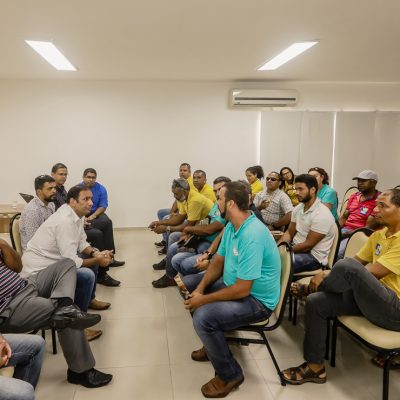 Prefeito inicia regulamentação de lei para melhoria do transporte escolar em Ilhéus