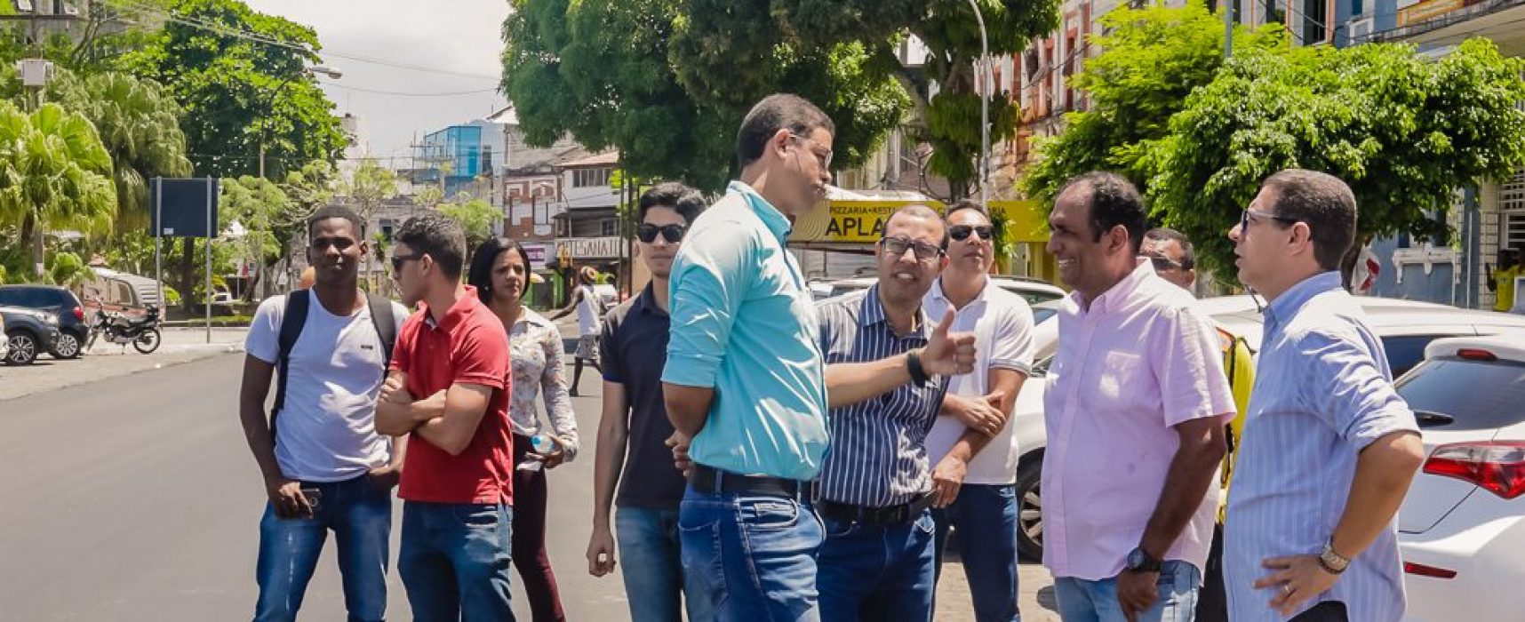 Prefeito visita serviços do Programa Asfalto no centro histórico de Ilhéus