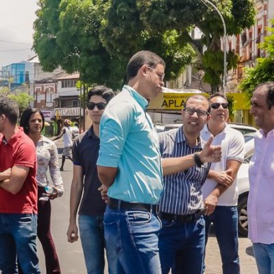 Prefeito visita serviços do Programa Asfalto no centro histórico de Ilhéus