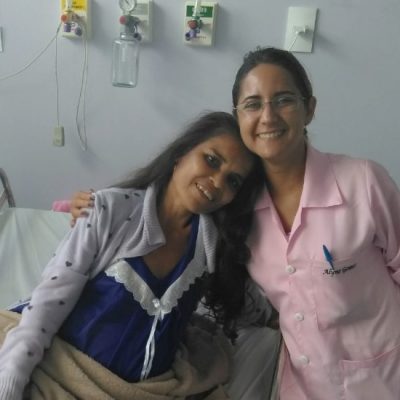 Professores lecionam para jovens e adultos internados no HRCC