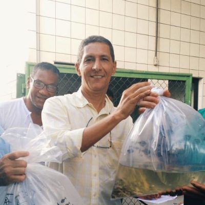 Bahia Pesca realiza a distribuição de 100 mil alevinos em Ilhéus