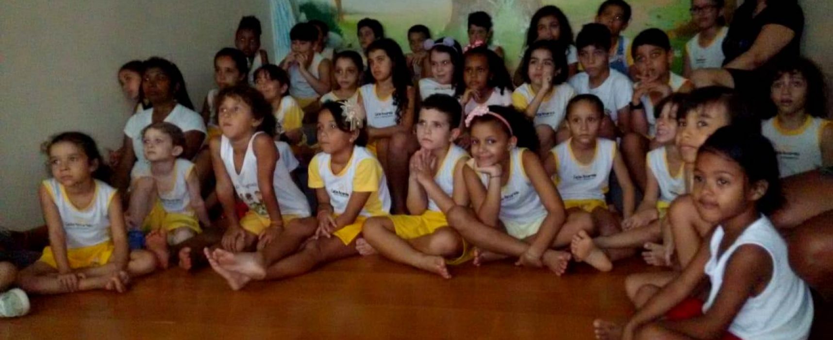 Crianças da Casa Amarela aprendem sobre Libras e respeito às diferenças
