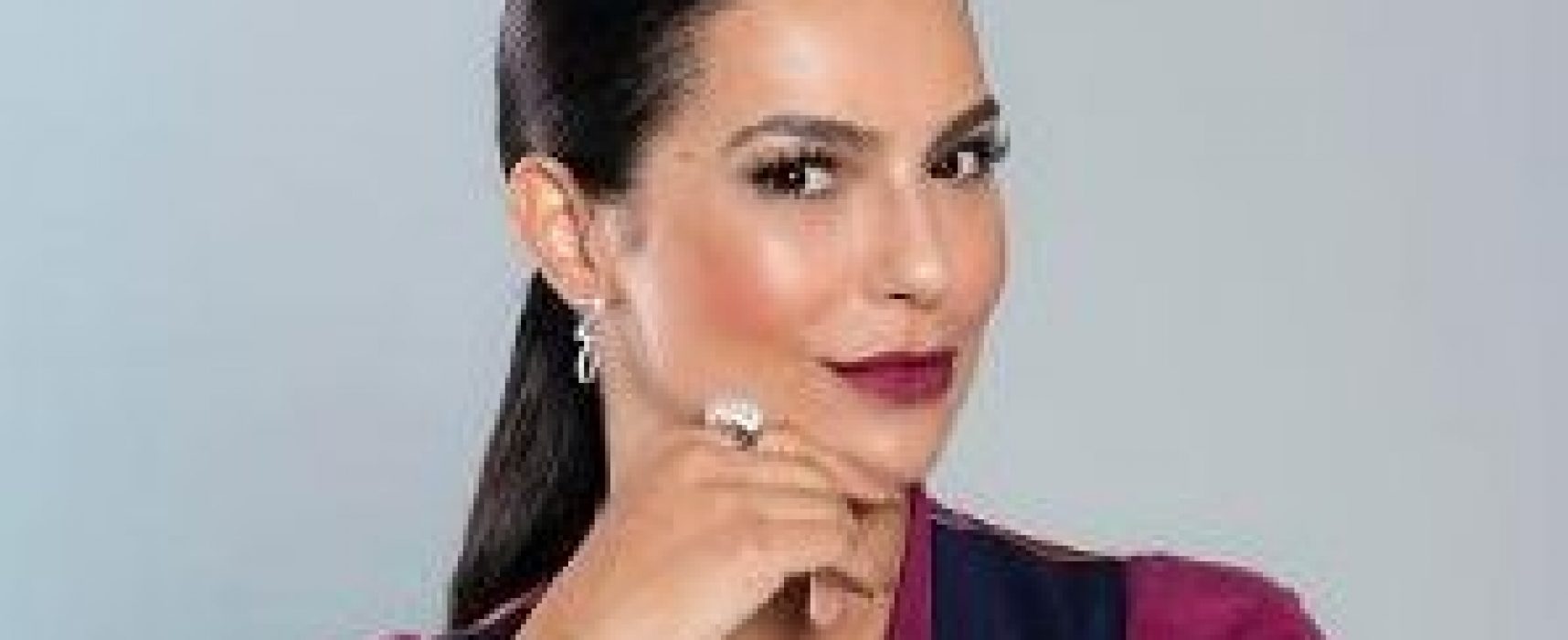 Ela criou um cursinho que ensina português na balada e fatura R$ 1 milhão