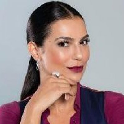 Ela criou um cursinho que ensina português na balada e fatura R$ 1 milhão