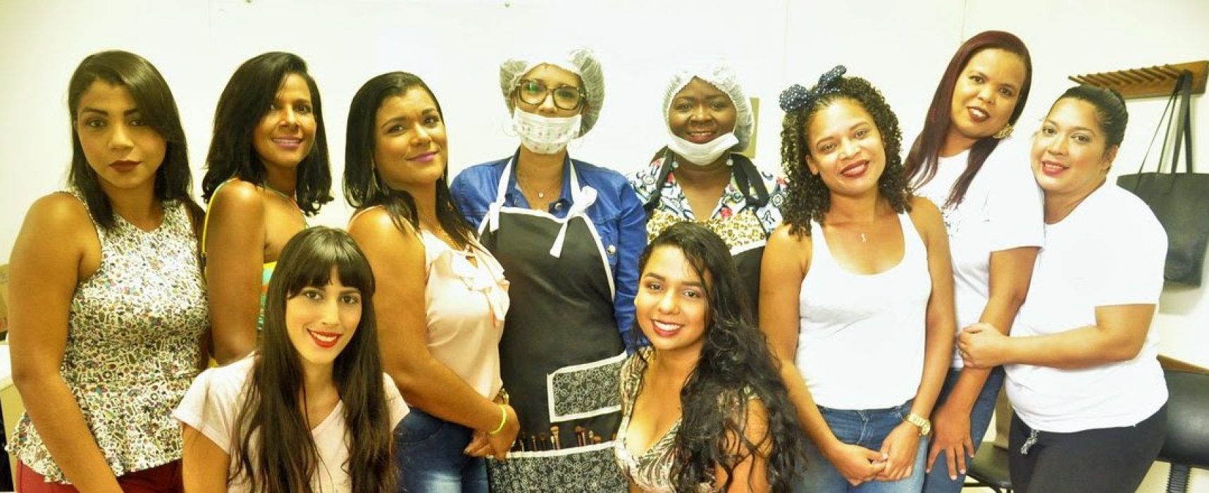 HNB capacita mais uma turma de maquiagem