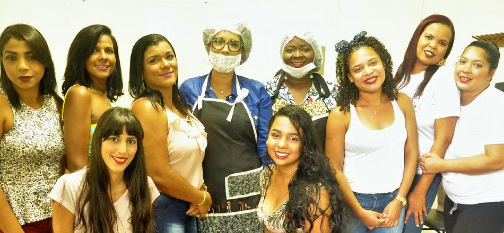 HNB capacita mais uma turma de maquiagem