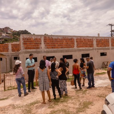 Prefeito de Ilhéus visita obras na cidade e no interior