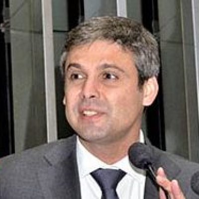 Ninguém pode renunciar a um mandato que já não existe, diz líder do PT