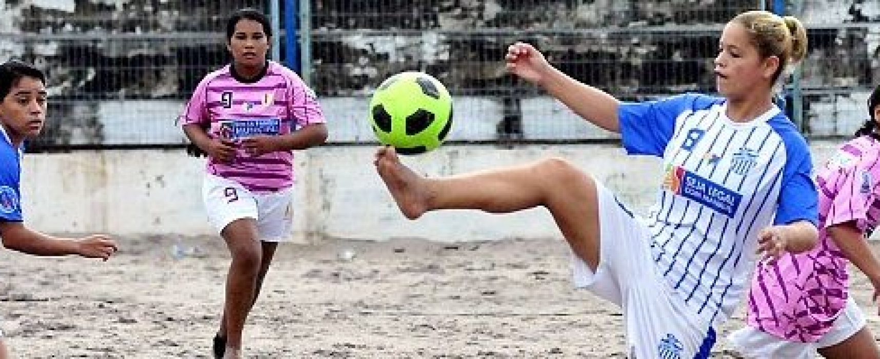 ACONTECE: 1º Copão Feminino de Futebol de Areia do Bairro Hernani Sá, em Ilhéus