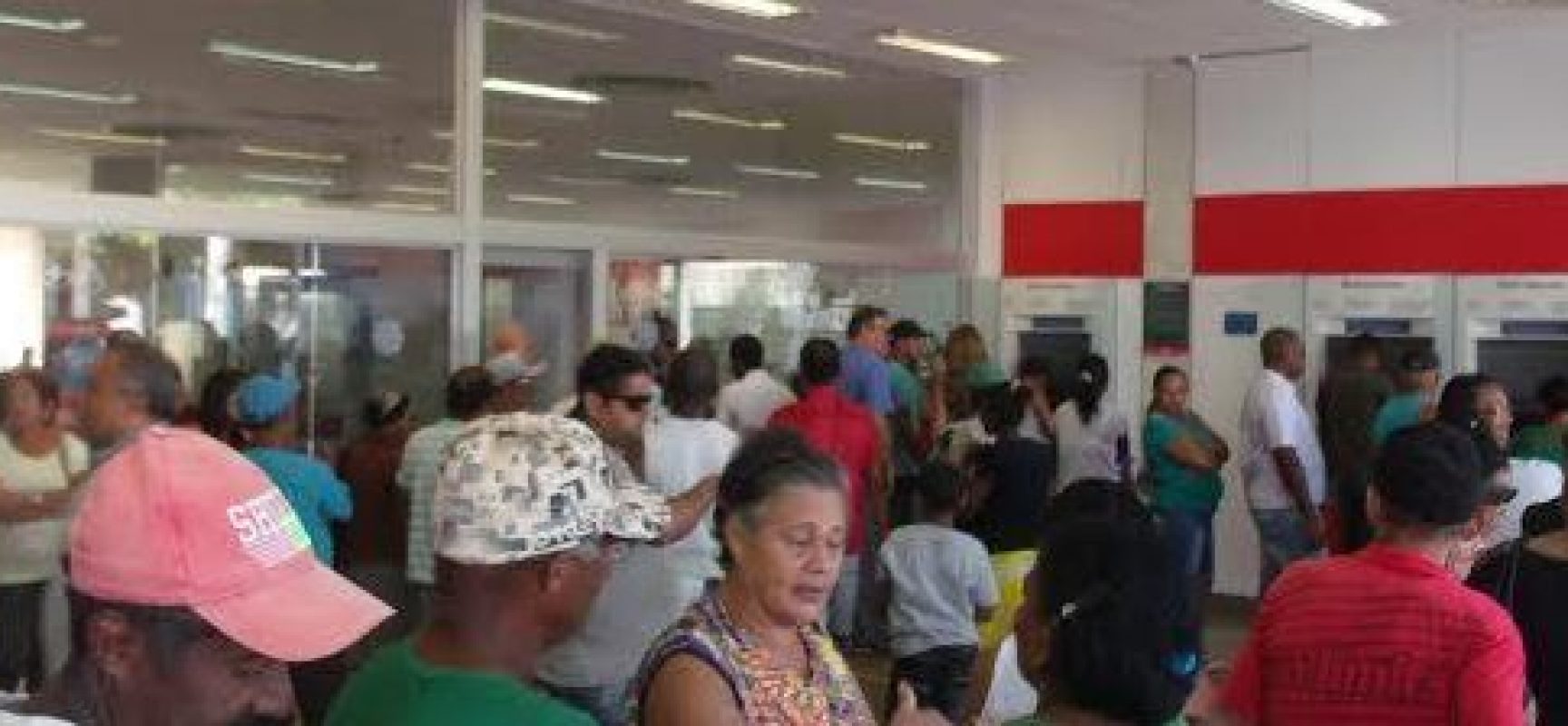 Agências bancárias abrem em horário especial nesta segunda-feira
