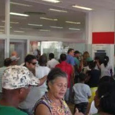 Agências bancárias abrem em horário especial nesta segunda-feira