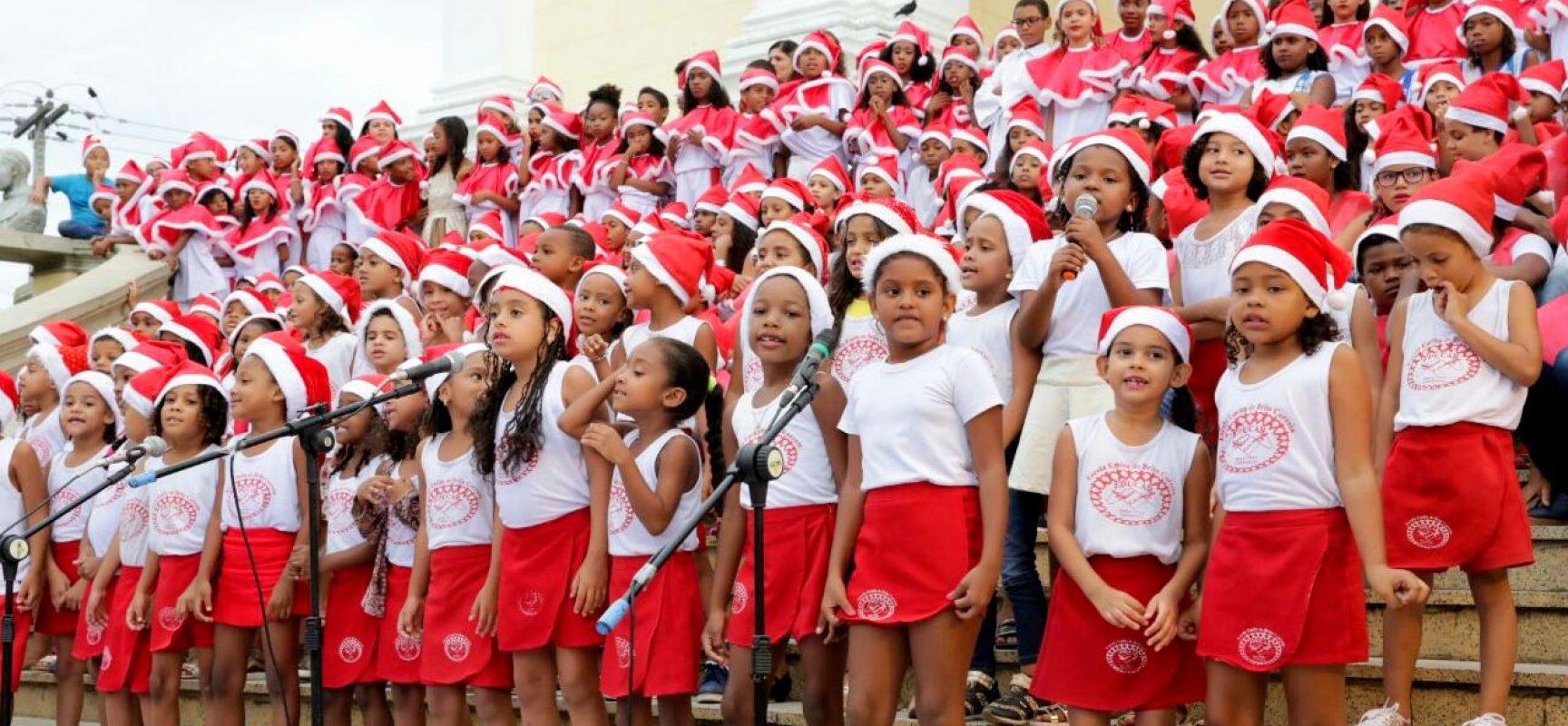 Cantata de Natal terá apresentação de corais nas escadarias do Palácio Paranaguá