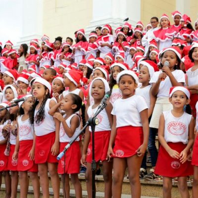 Cantata de Natal terá apresentação de corais nas escadarias do Palácio Paranaguá