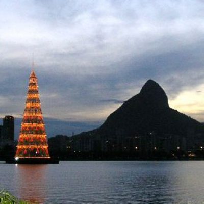 Carioca pode ver até janeiro maior árvore de Natal flutuante do mundo