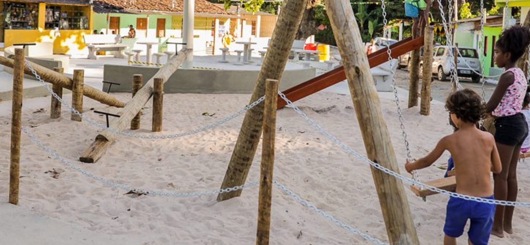 Distrito de Aritaguá ganha praça requalificada com equipamentos de lazer
