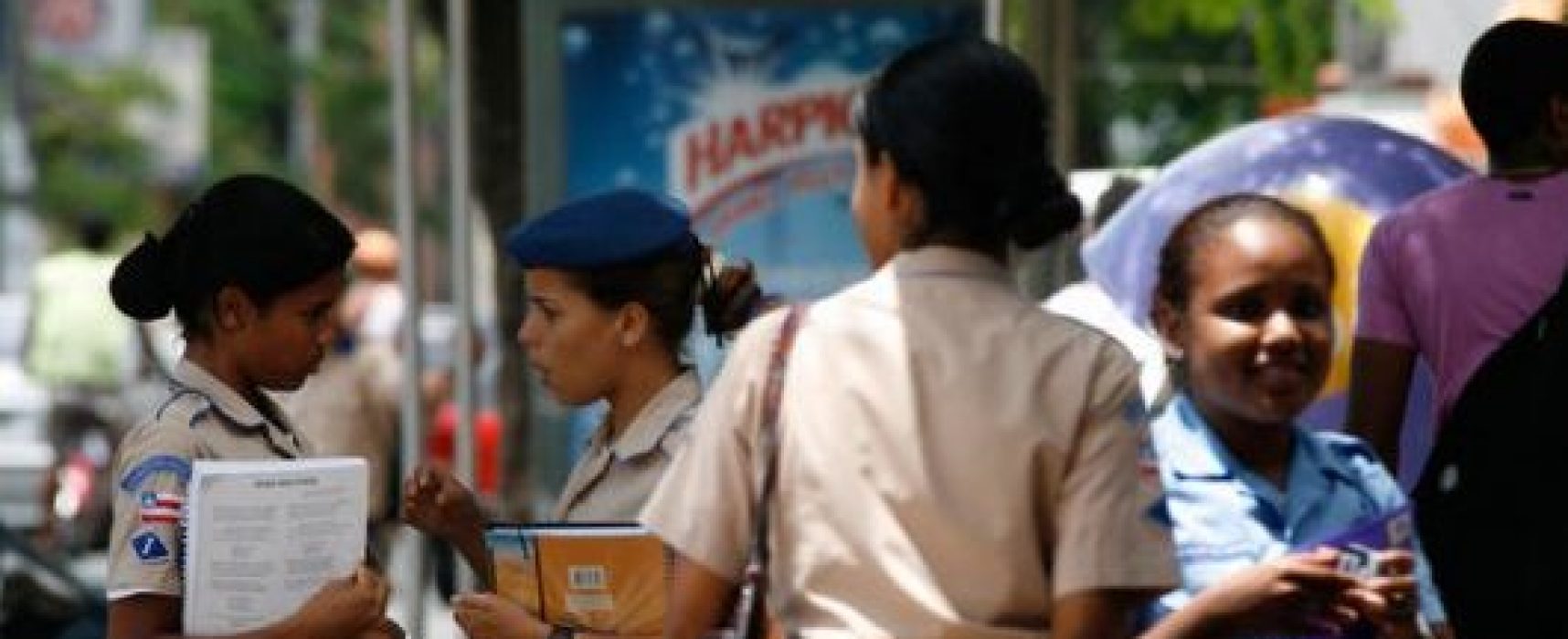 ELIAS REIS: ESCOLAS PÚBLICAS NÃO PODEM COBRAR NENHUMA CONTRIBUIÇÃO. NEM MESMO EXIGIR FARDAMENTO.