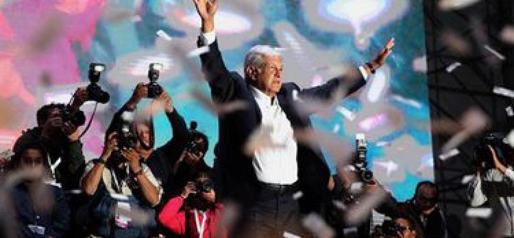 López Obrador toma posse como presidente do México