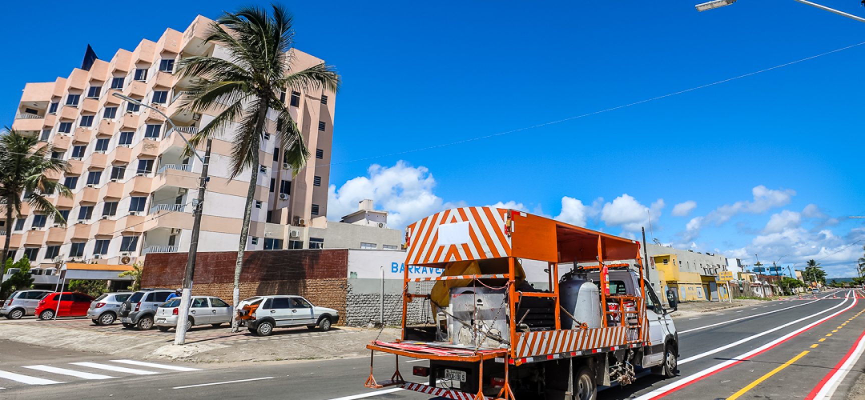 Nova sinalização e ciclovia modernizam mobilidade urbana na Avenida Litorânea Norte