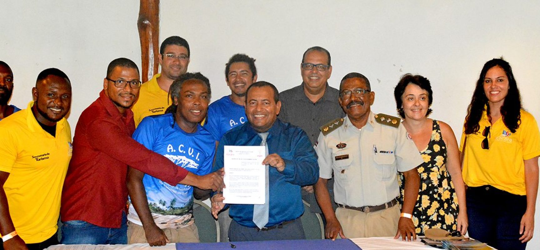 Prefeito de Itacaré assina decreto que regulamenta os condutores de turismo