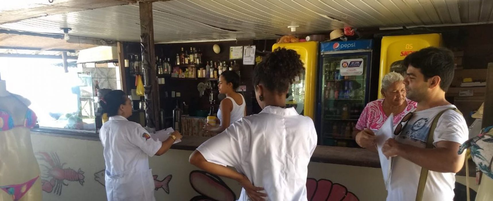 Prefeitura fiscaliza cabanas de praia para garantir segurança dos alimentos comercializado