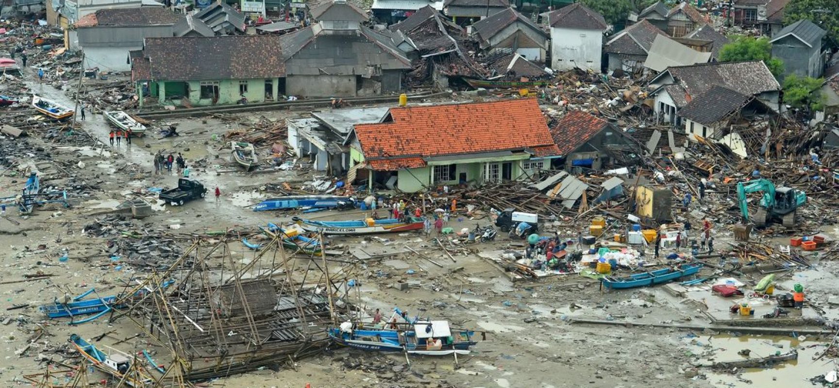 Sob a ameaça de novo tsunami, Indonésia esvazia cidades e vilas