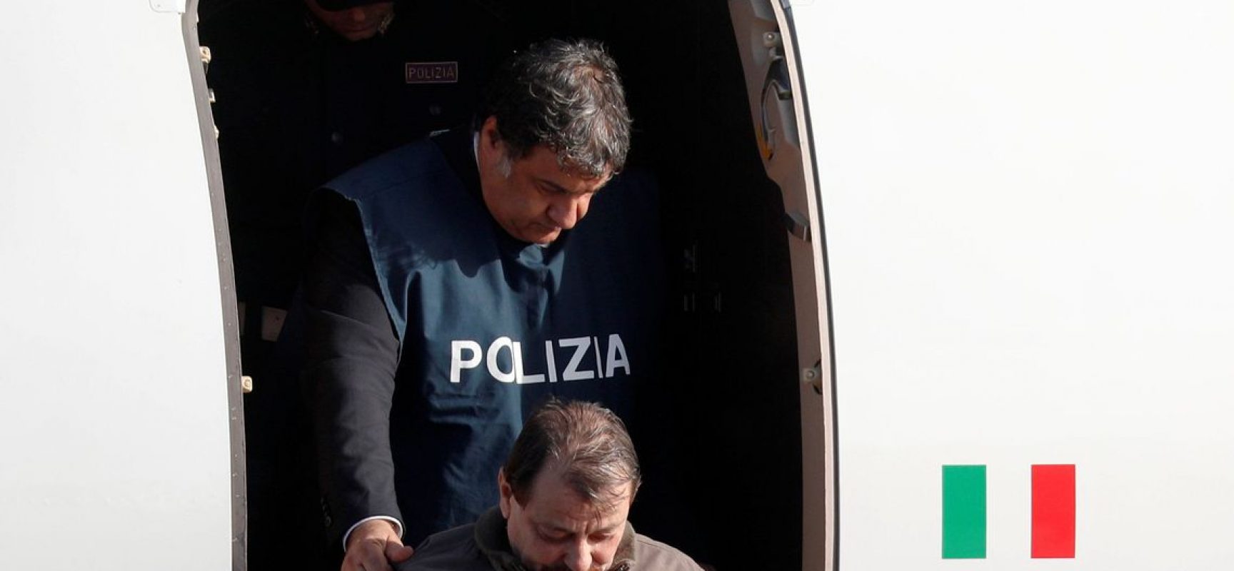 Autoridades concedem entrevista para detalhar prisão de Battisti