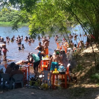Banho de rio, sombra e frutos do mar fazem da Juerana um dos atrativos do verão ilheense