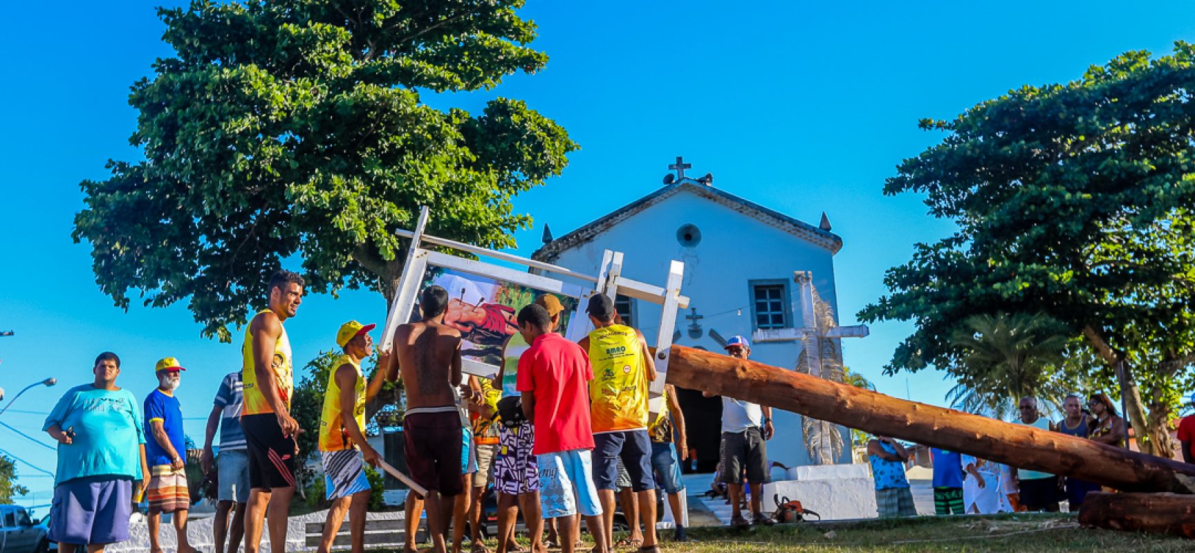 Devoção e fé marcam a festa da Levantada do Mastro em Olivença