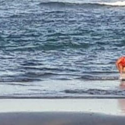 Guarda-vidas do 5°GBM resgatam mulher e criança que se afogavam durante treinamento