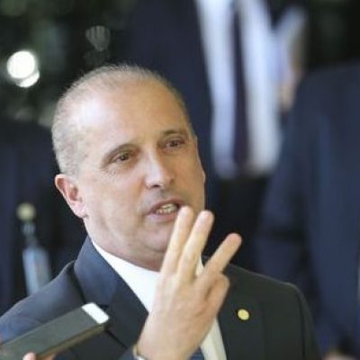 Onyx anuncia exoneração de 300 comissionados da Casa Civil