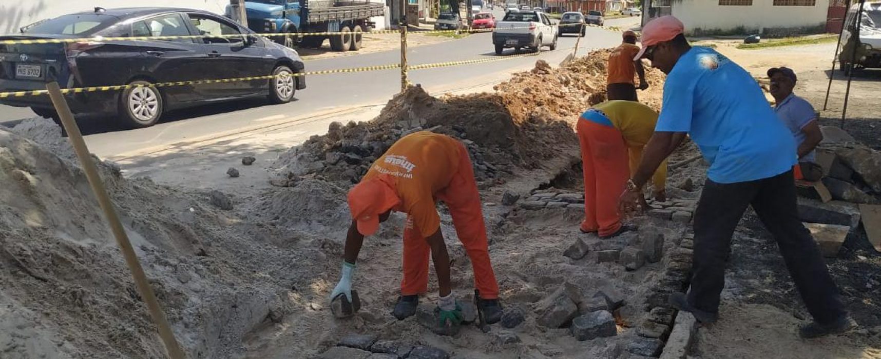 Prefeitura dá continuidade aos serviços de manutenção de ruas e praças de Ilhéus