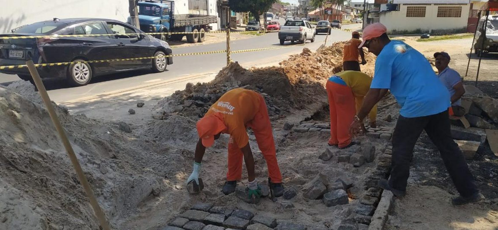 Prefeitura dá continuidade aos serviços de manutenção de ruas e praças de Ilhéus
