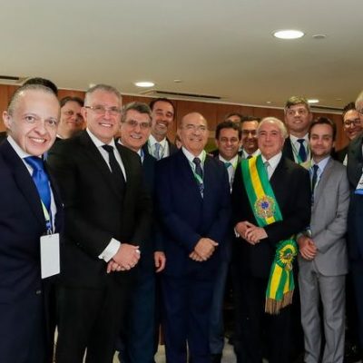 Temer se despede da equipe e embarca para São Paulo, onde vai morar
