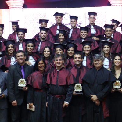 Faculdade de Ilhéus forma a terceira turma de Odontologia