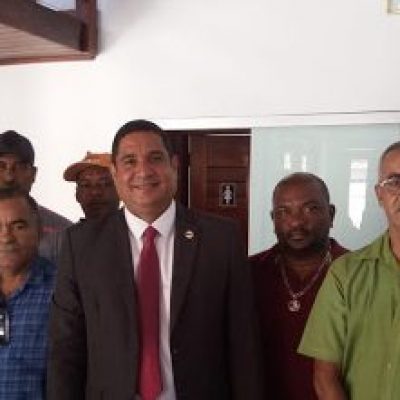 OAB doa alimentos para os servidores demitidos pelo prefeito de Ilhéus