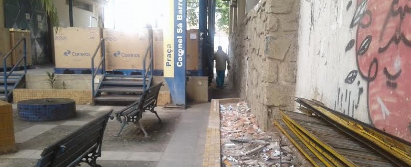 “Pracinha” que fica ao lado da Agência dos Correios em Ilhéus, está uma porcaria só