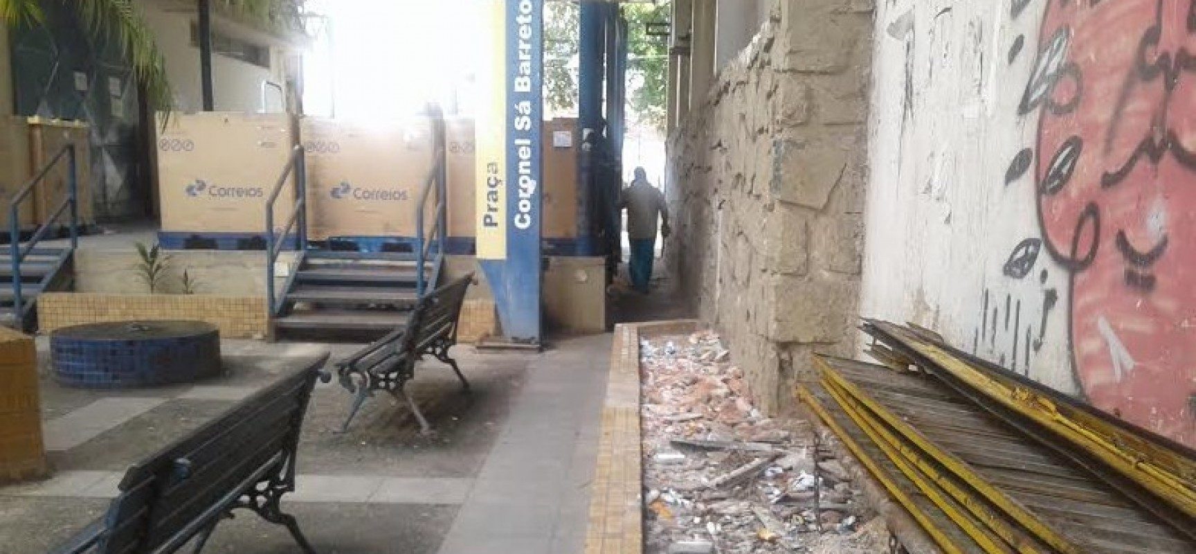 “Pracinha” que fica ao lado da Agência dos Correios em Ilhéus, está uma porcaria só