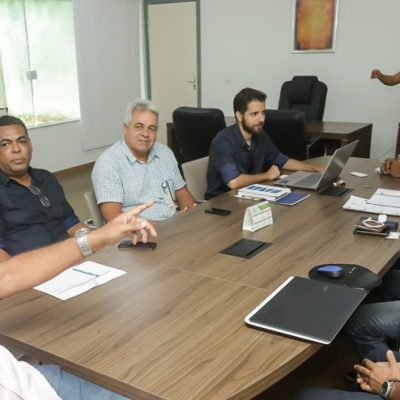 Prefeito discute Plano de Saneamento de Ilhéus com representantes da Embasa