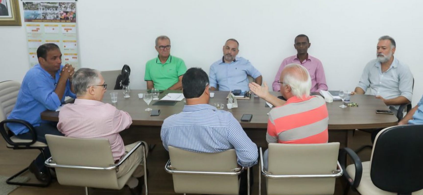 Prefeito discute reforma administrativa com representantes da indústria e comércio