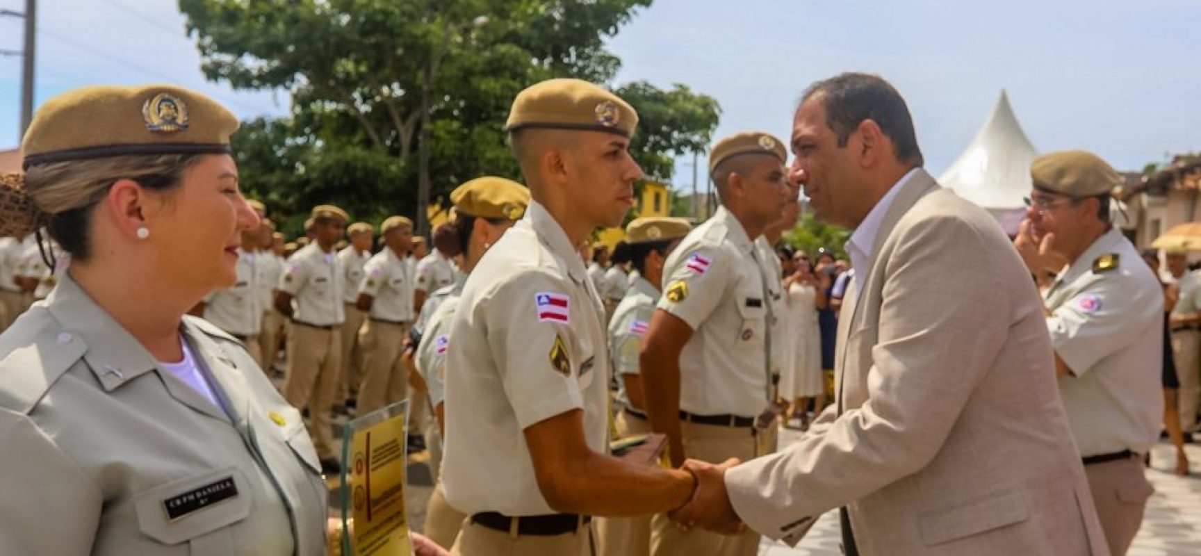 Prefeito participa da formatura de 160 novos soldados da Polícia Militar em Ilhéus