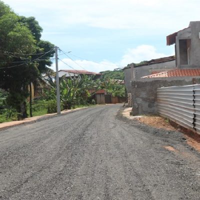 Prefeitura atende moradores e recupera 5ª Travessa da Rua da Linha, na Barra