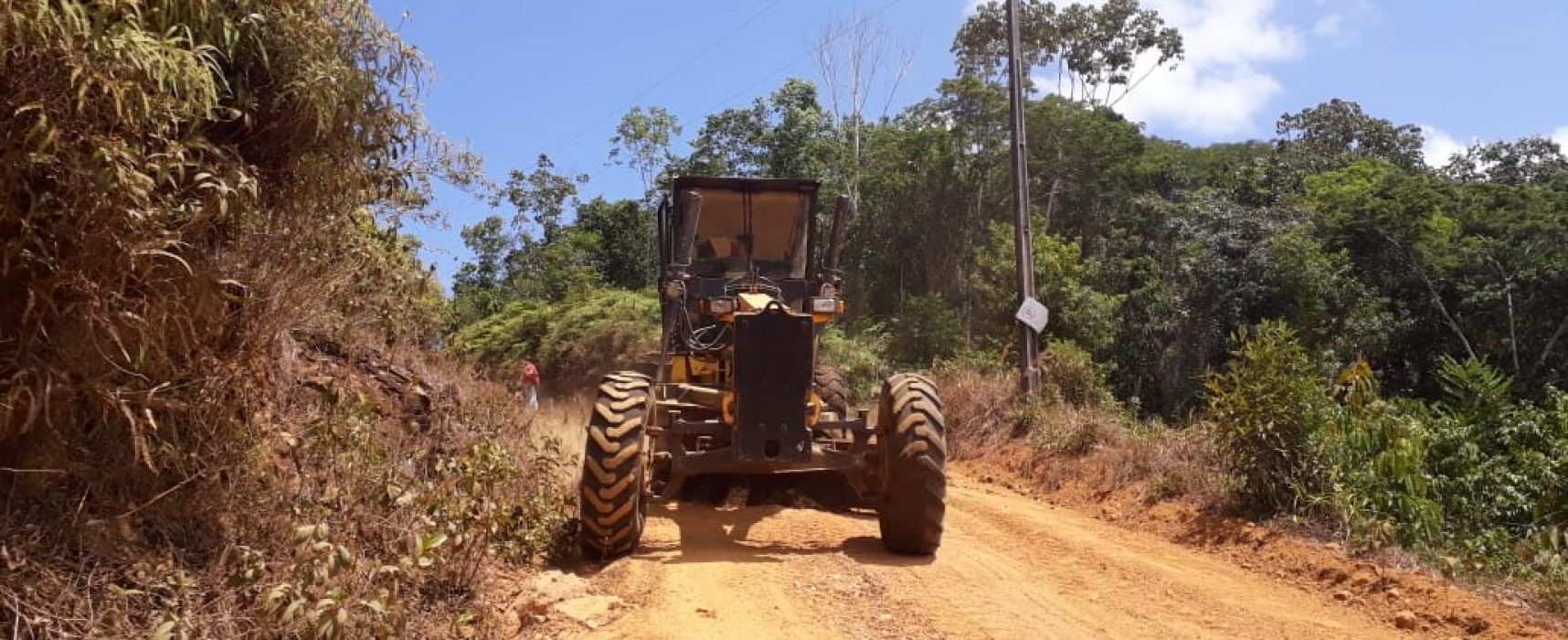 Prefeitura de Itacaré recupera a estrada de Pancada Grande