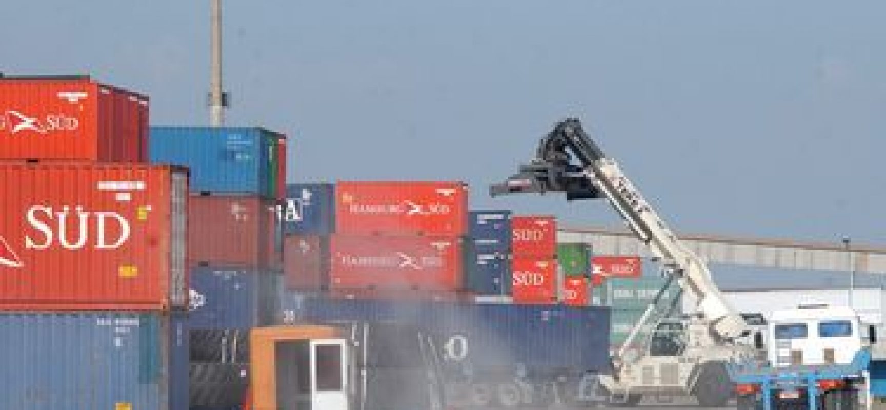 Superávit da balança comercial cai 22,4% em janeiro