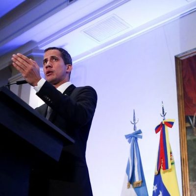 Em Buenos Aires, Guaidó defende mobilização em favor da democracia