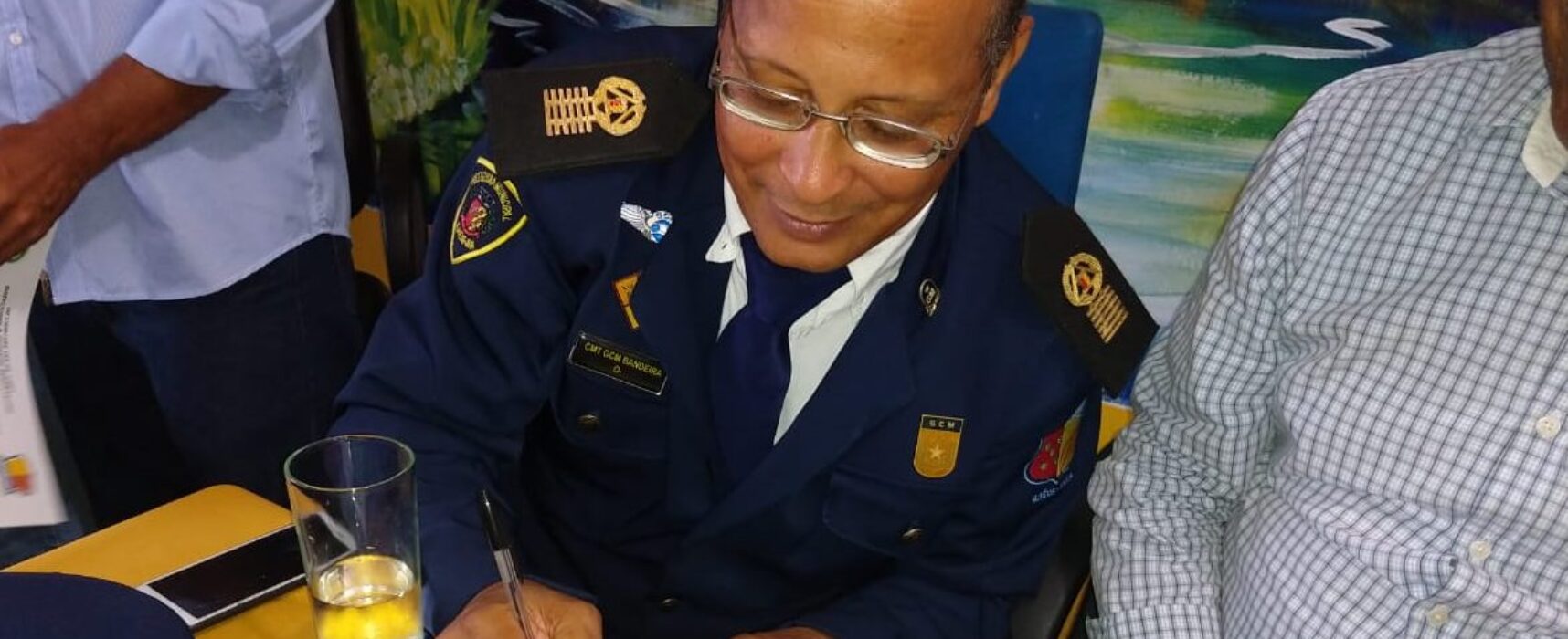 Ilhéus: Vice-presidente da Câmara, ESCUTA, apresenta Moção de Louvor ao Comandante da GCM, Leonardo Bandeira