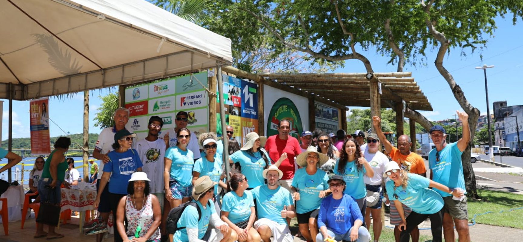 Prefeito participa de campanha coletiva de limpeza na Baía do Pontal